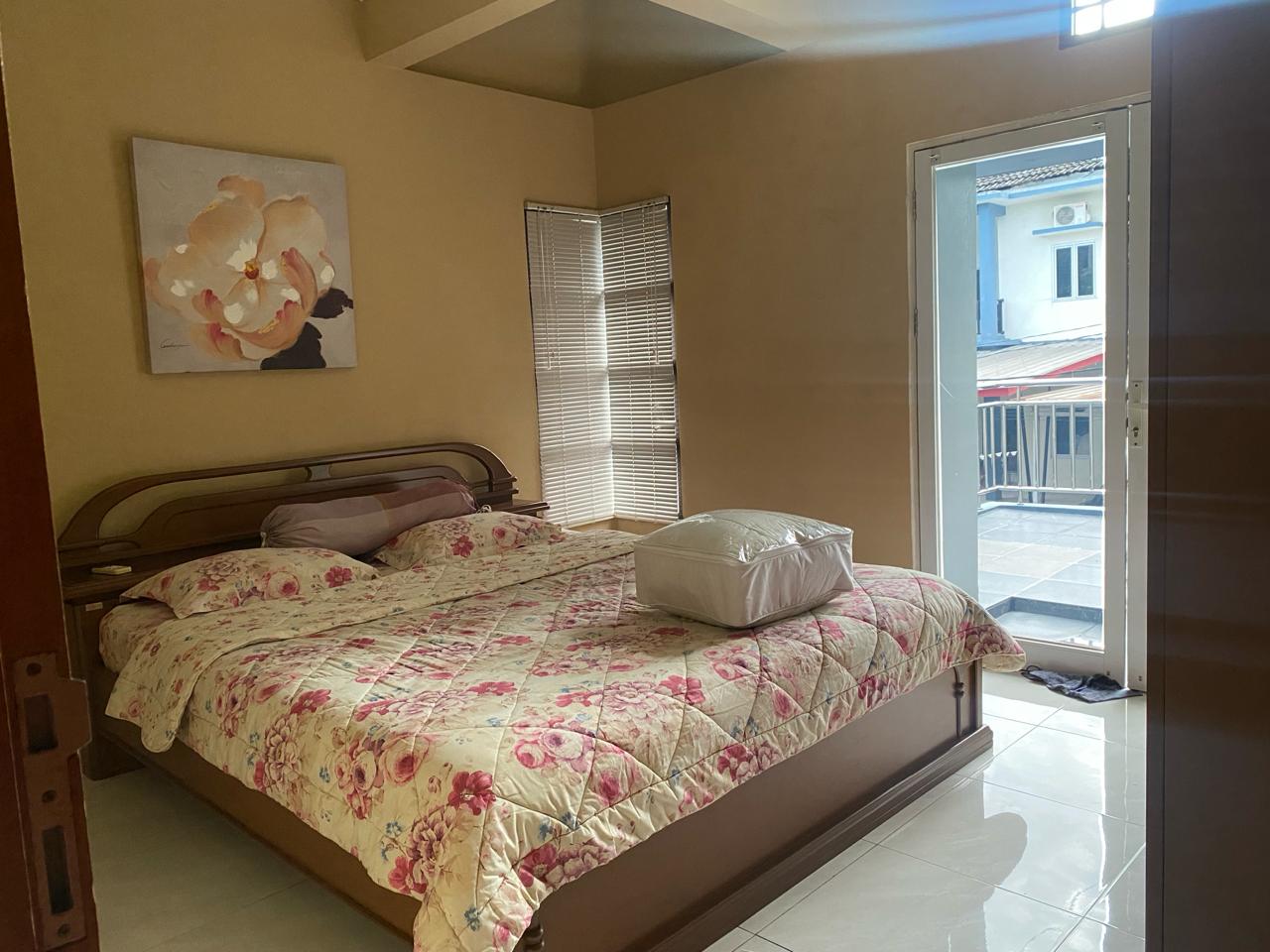 Hbe. Rumah Kolam Renang Disewakan di Cluster My Home Lippo Cikarang